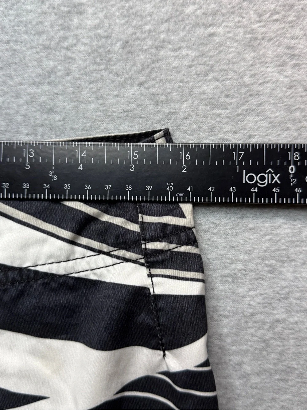 O'Neill Men’s Size 31 Black White Orange Yellow Graphic Board Shorts